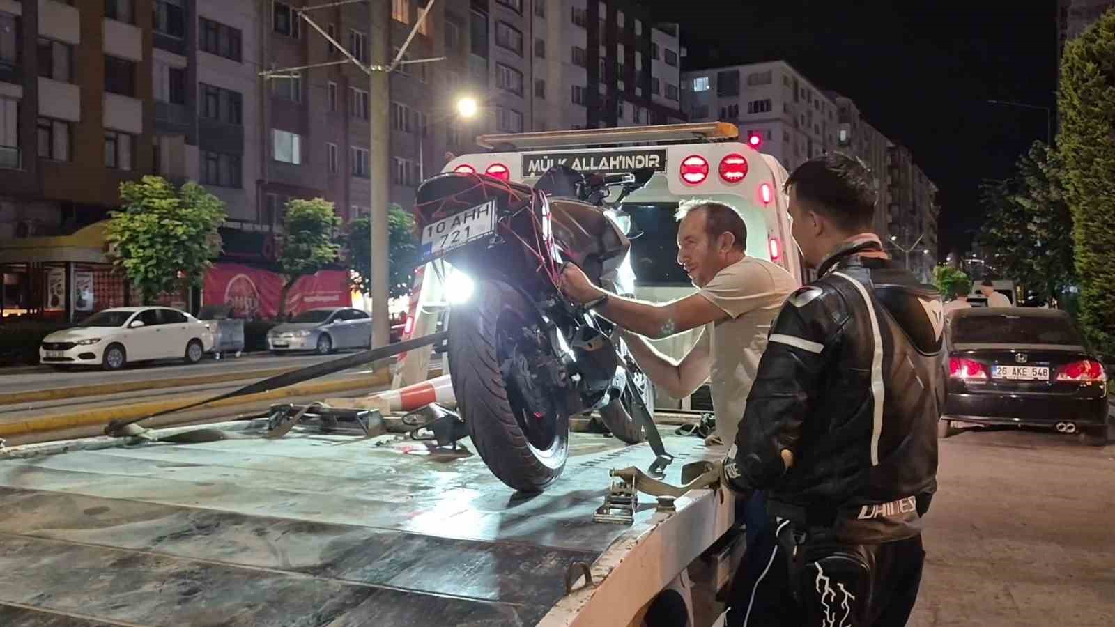 Katlanır plaka ile polise yakalanan motosiklet sürücüsüne 140 bin lira ceza
