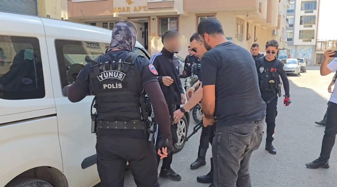 Erzurum&rsquo;da kar maskeli ve silahlı şahıs alarmı: 3D yazıcıdan &uuml;retilen silah oyuncak &ccedil;ıktı