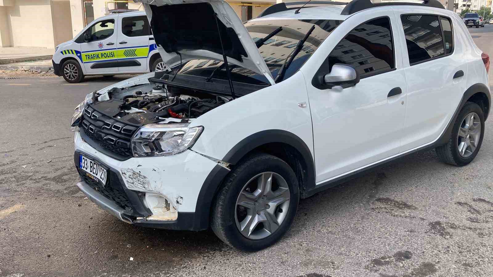 Mersin’de araçların karıştığı kazada 2 yaralı