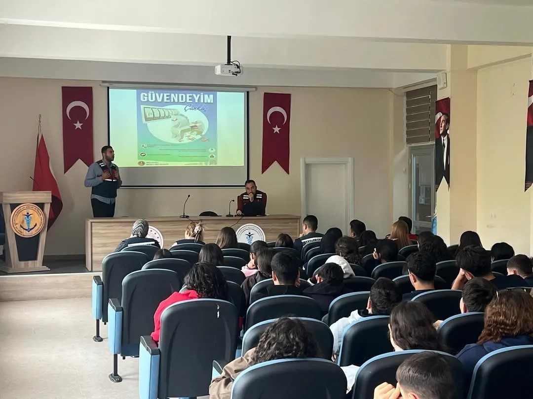 Sinop’ta öğrenciler siber tehlikelere karşı bilgilendirildi