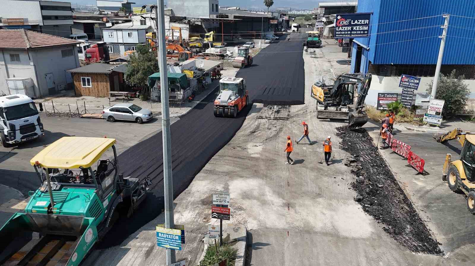 Mersin’de sanayi sitesinin 20 yıllık yolları yenilendi