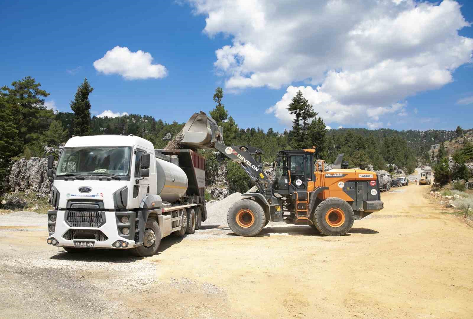 G&uuml;lnar&rsquo;da yarım asırlık yol sorunu &ccedil;&ouml;z&uuml;ld&uuml;