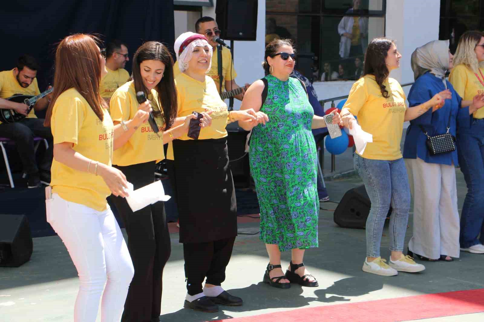 Bilimden sanata, m&uuml;zikten halaya: Bulut Başarı Koleji&rsquo;nde unutulmaz bir ş&ouml;len