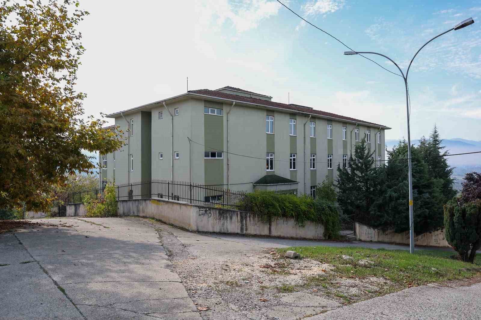 D&uuml;zce&rsquo;de eski Sağlık Meslek Lisesi huzurevi olacak