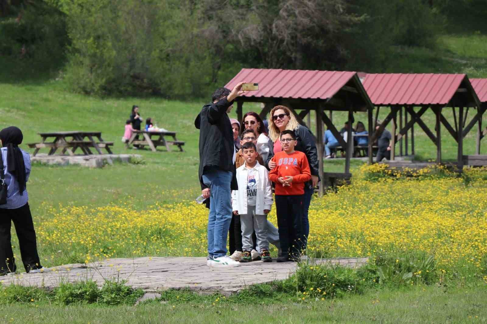 Bolu’daki milli parklara bayramda ziyaretçi akını