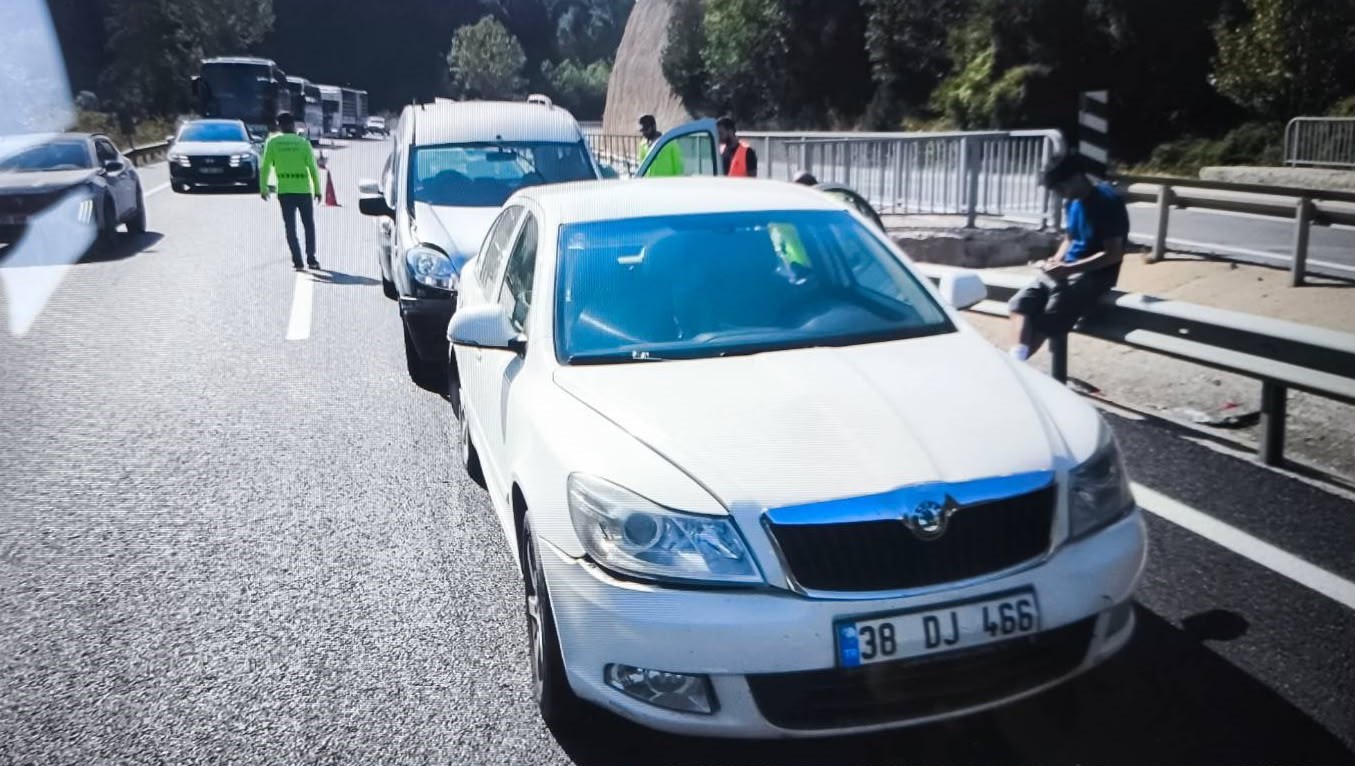 Bilecik’te 4 araç birbirine girdi: 1 yaralı