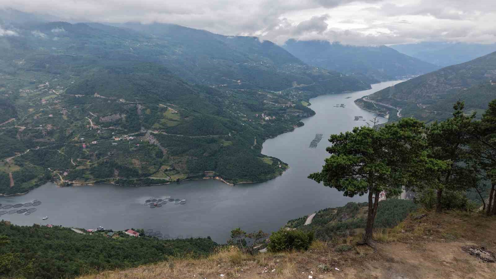 Norveç Fiyortları değil, Artvin Çoruh Vadisi