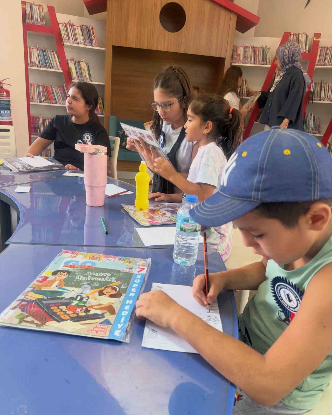 Minikler "Sihirli Kütüphanenin Kayıp Anahtarı" etkinliğinde kitapların dünyasını keşfetti