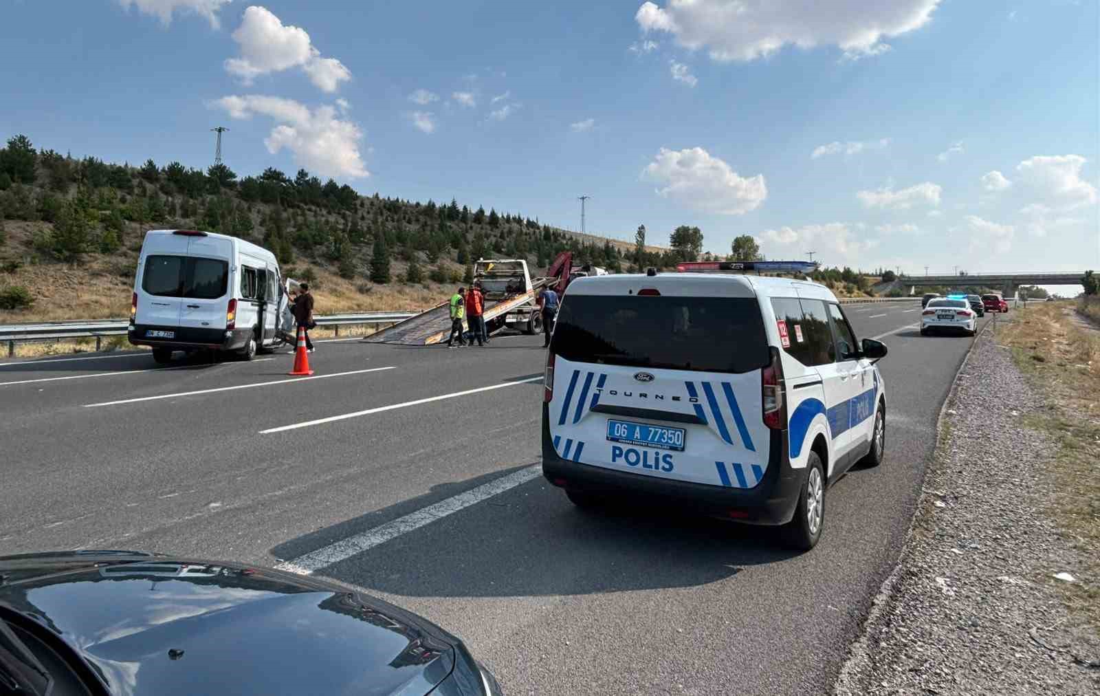 Ankara’da servis aracı tıra arkadan çarptı: 1’i ağır 7 yaralı