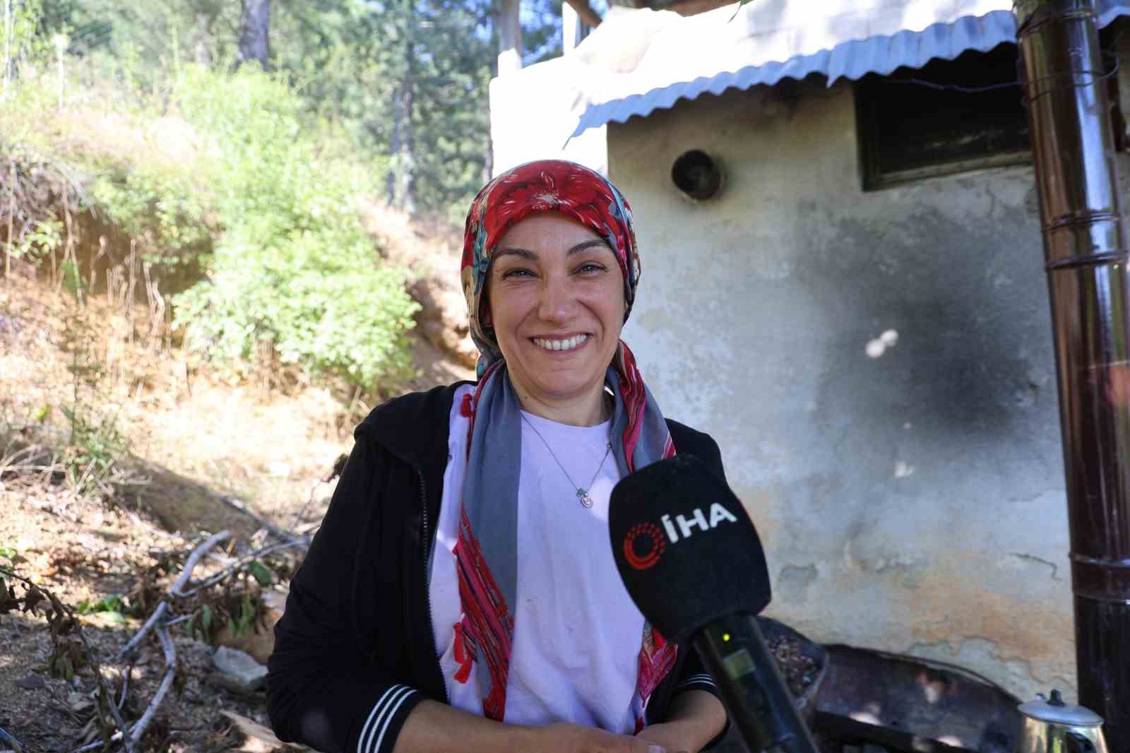 Satılamayan kirazlar kurutularak kışlık &ccedil;ereze d&ouml;n&uuml;şt&uuml;r&uuml;l&uuml;yor