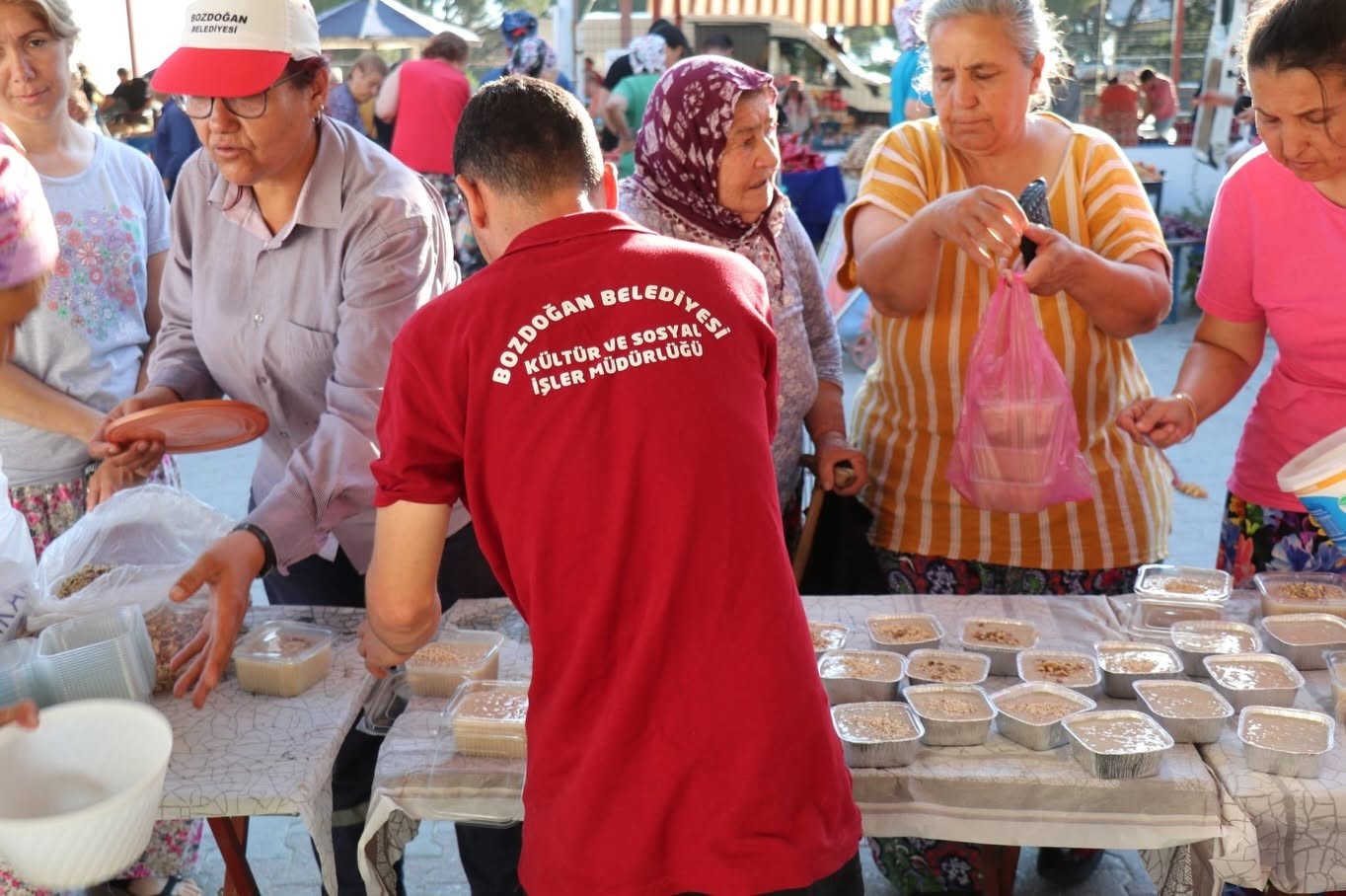 Bozdoğan Belediyesi’nden aşure ikramı