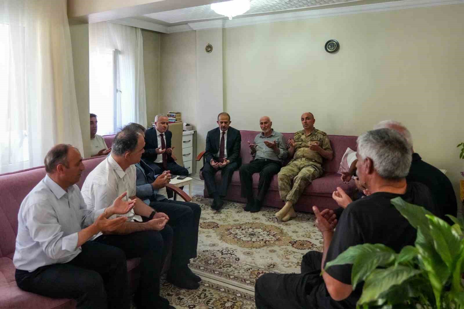 Vali Taşyapan&rsquo;dan Y&uuml;ksel Işık&rsquo;ın kayınpederine taziye ziyareti