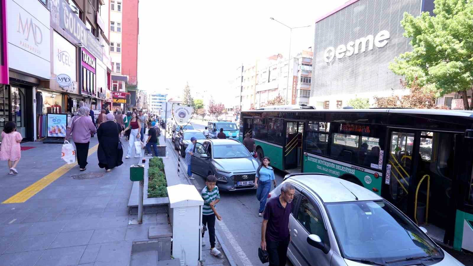 Büyükşehir Zabıta’dan otobüs duraklarında denetim