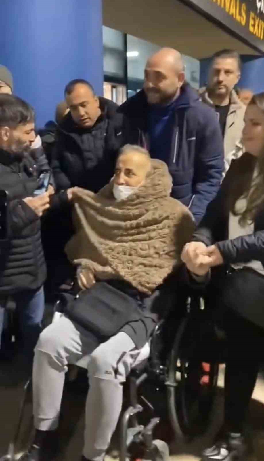 Başhekim yüzde 1 umutla hayata tutundu: Çantasındaki yapay kalple mesaisine başladı