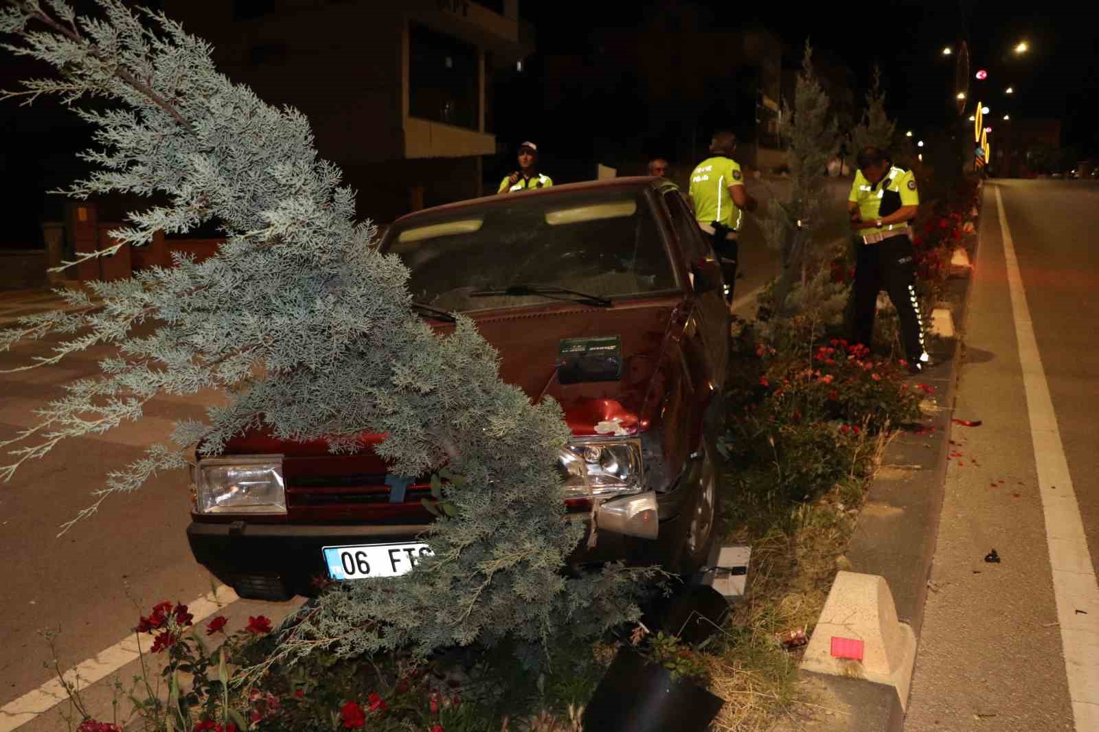 Karaman’da otomobil refüje çıktı: 1 yaralı