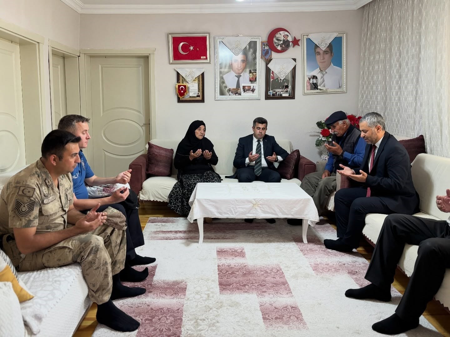 Susuz Kaymakamı Öztürk’ten şehit ailesine anlamlı ziyaret