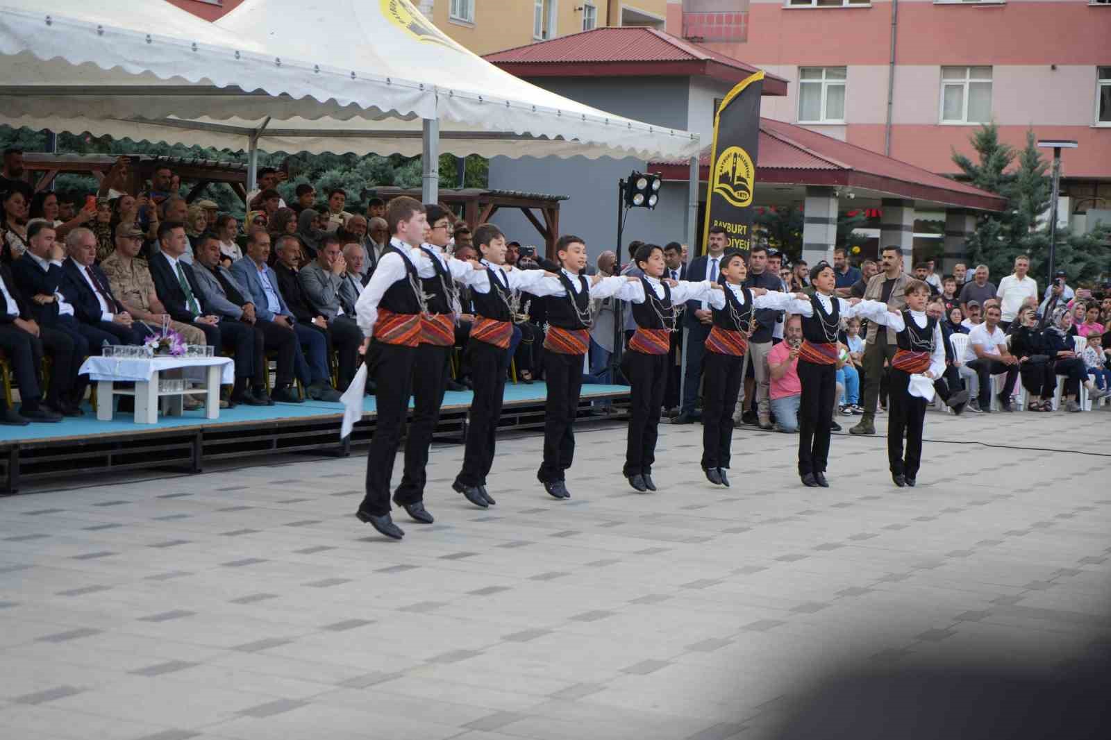 Dede Korkut Şölenleri’nde halk dansları ve müzik gösterileri ilgi gördü