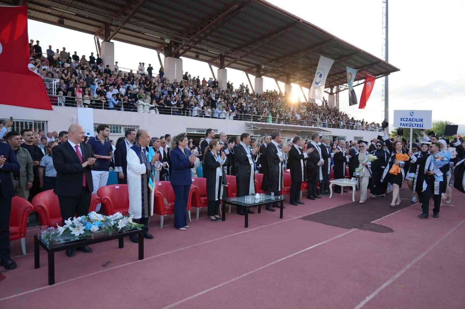 Adıyaman Üniversitesi’nde mezuniyet coşkusu yaşandı