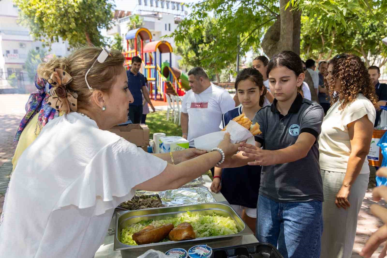 Manavgat’ta yıl sonu şenliği: Çocuklar doyasıya eğlendi