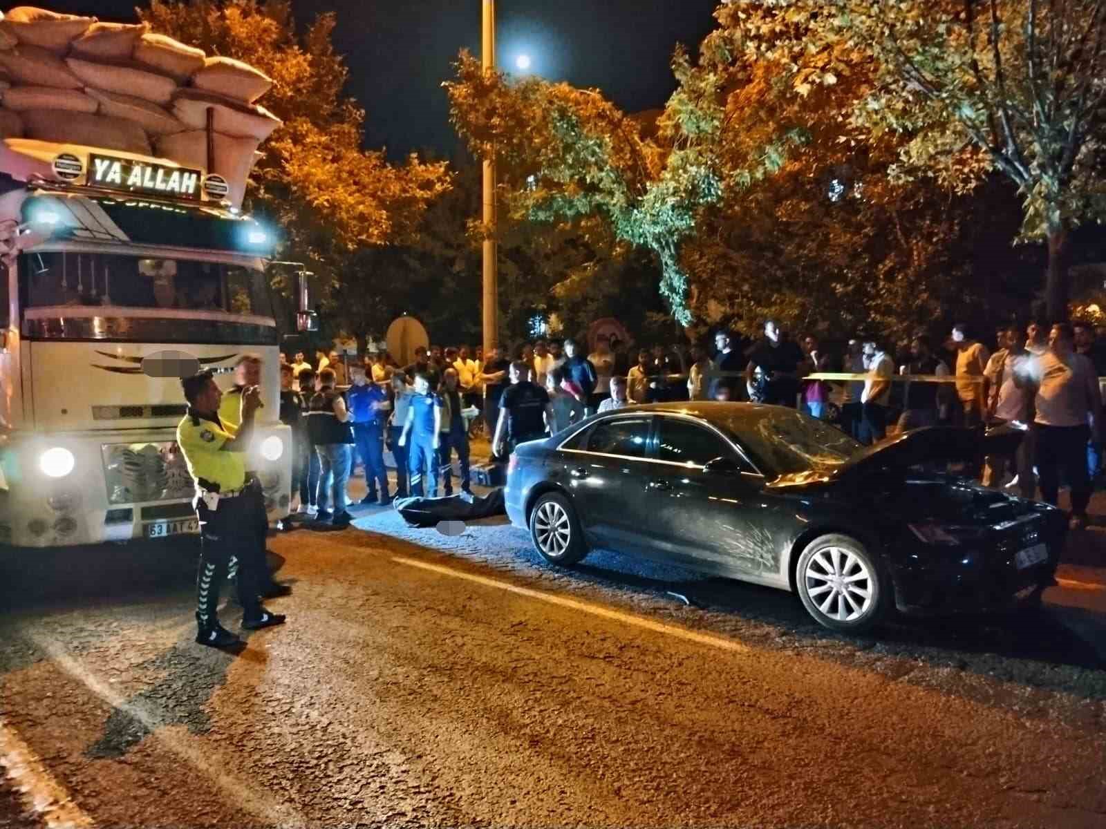 Yolun karşısına ge&ccedil;erken otomobilin &ccedil;arptığı kadın hayatını kaybetti