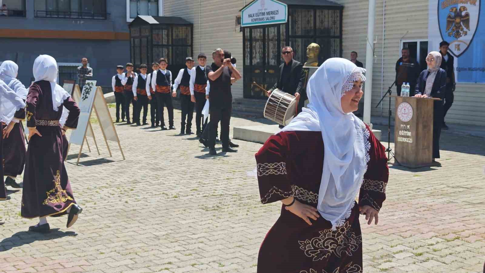 Aşkale’de hayat boyu öğrenme haftası sergisi açıldı