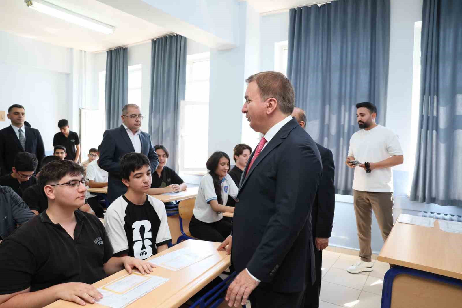 Erzincan&rsquo;da 41 bin 526 &ouml;ğrenci karne heyecanı yaşadı
