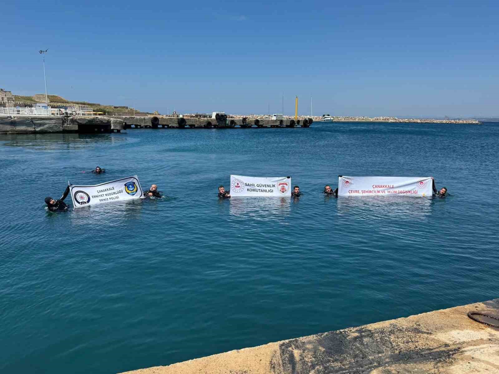 Bozcaada Limanı&rsquo;nda deniz dibi temizliği ger&ccedil;ekleştirildi