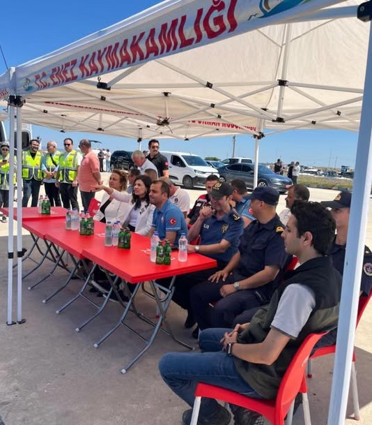 Enez’de kurbağa adamlar deniz dibindeki atıkları temizledi