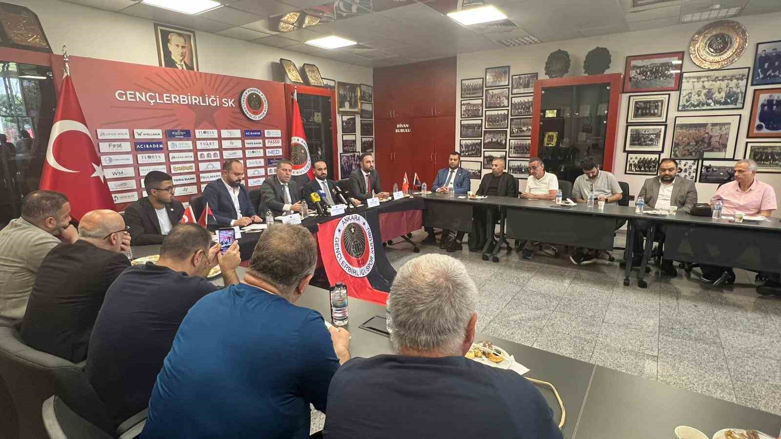 Arda &Ccedil;akmak: "Ge&ccedil;en sezondan yaklaşık 3 milyon Euro&rsquo;luk borcumuz var"