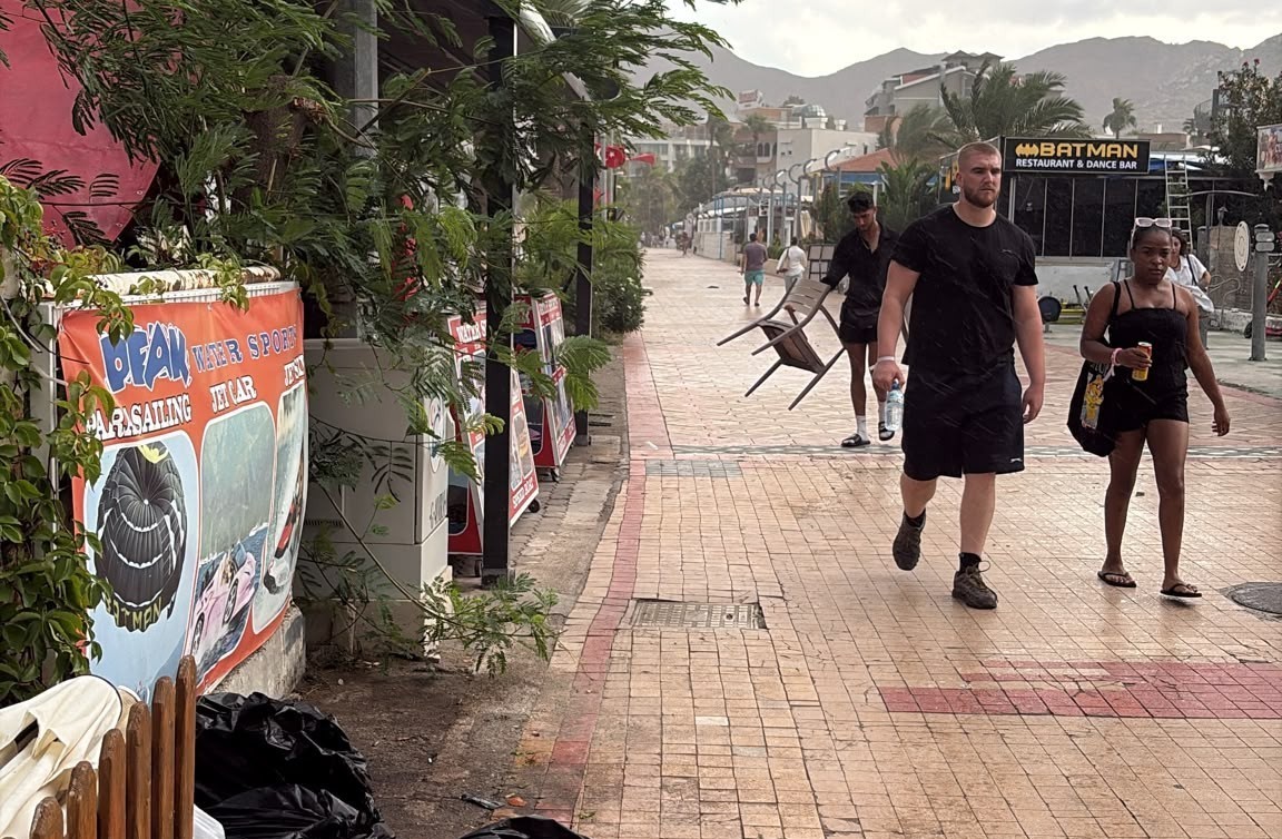 Marmaris&rsquo;te sağanak yağış başladı