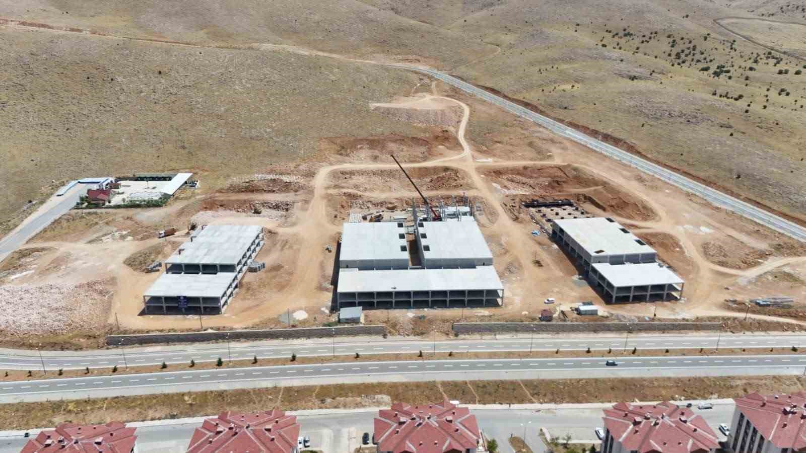 Başkan Şerifoğulları, mobilyacılar sitesinde incelemelerde bulundu