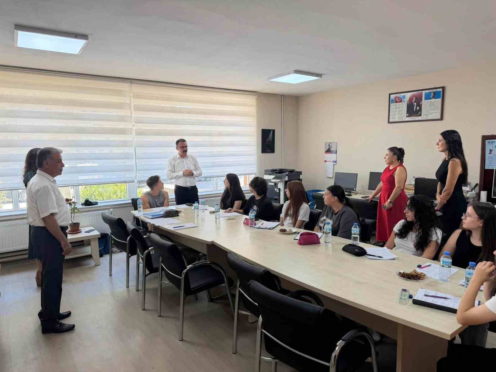 Sultanhisar Kaymakamı Ateş, &uuml;niversite adaylarıyla buluştu
