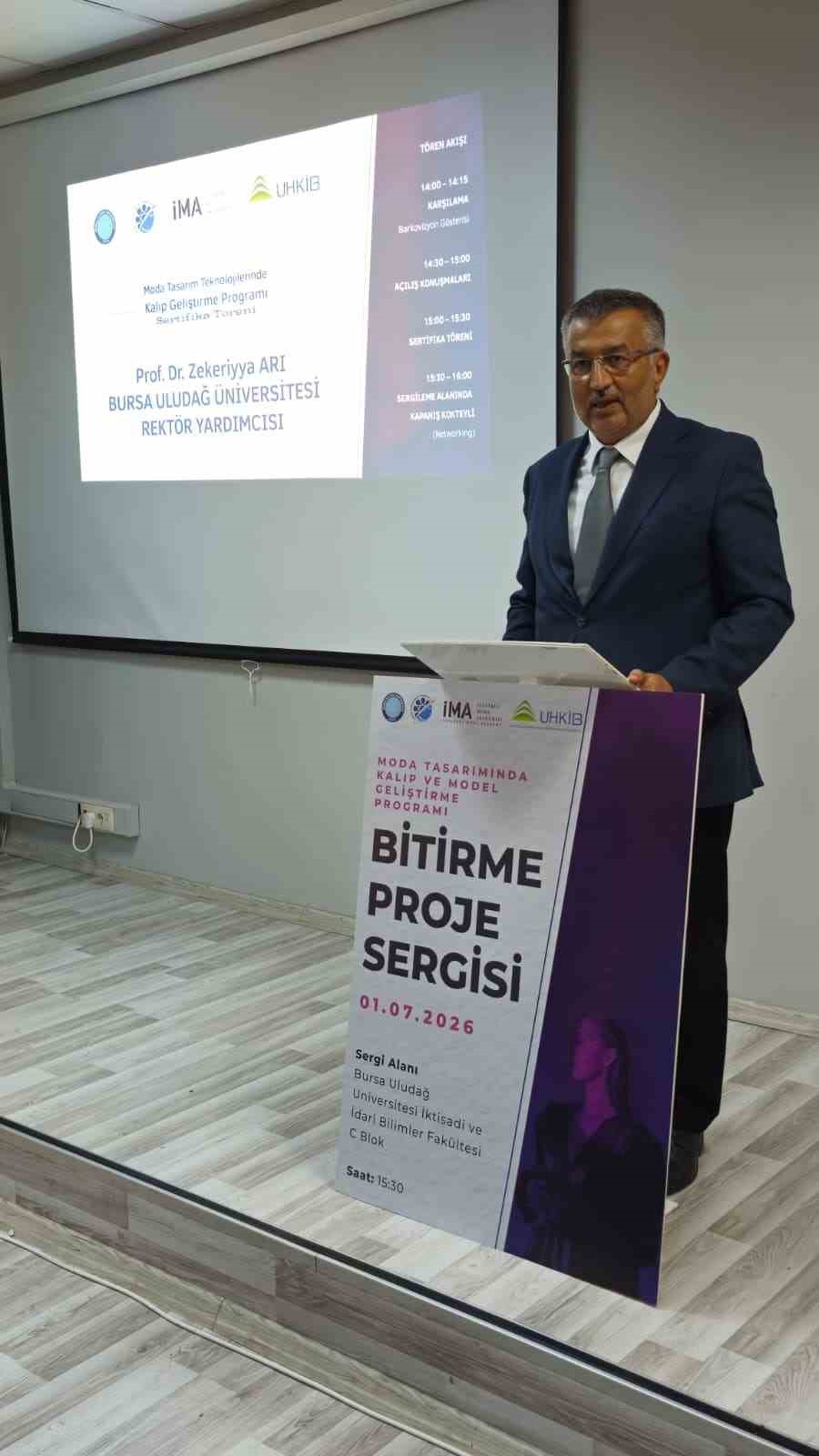 Geleceğin moda tasarımcıları Bursa’da sertifikalarını aldı