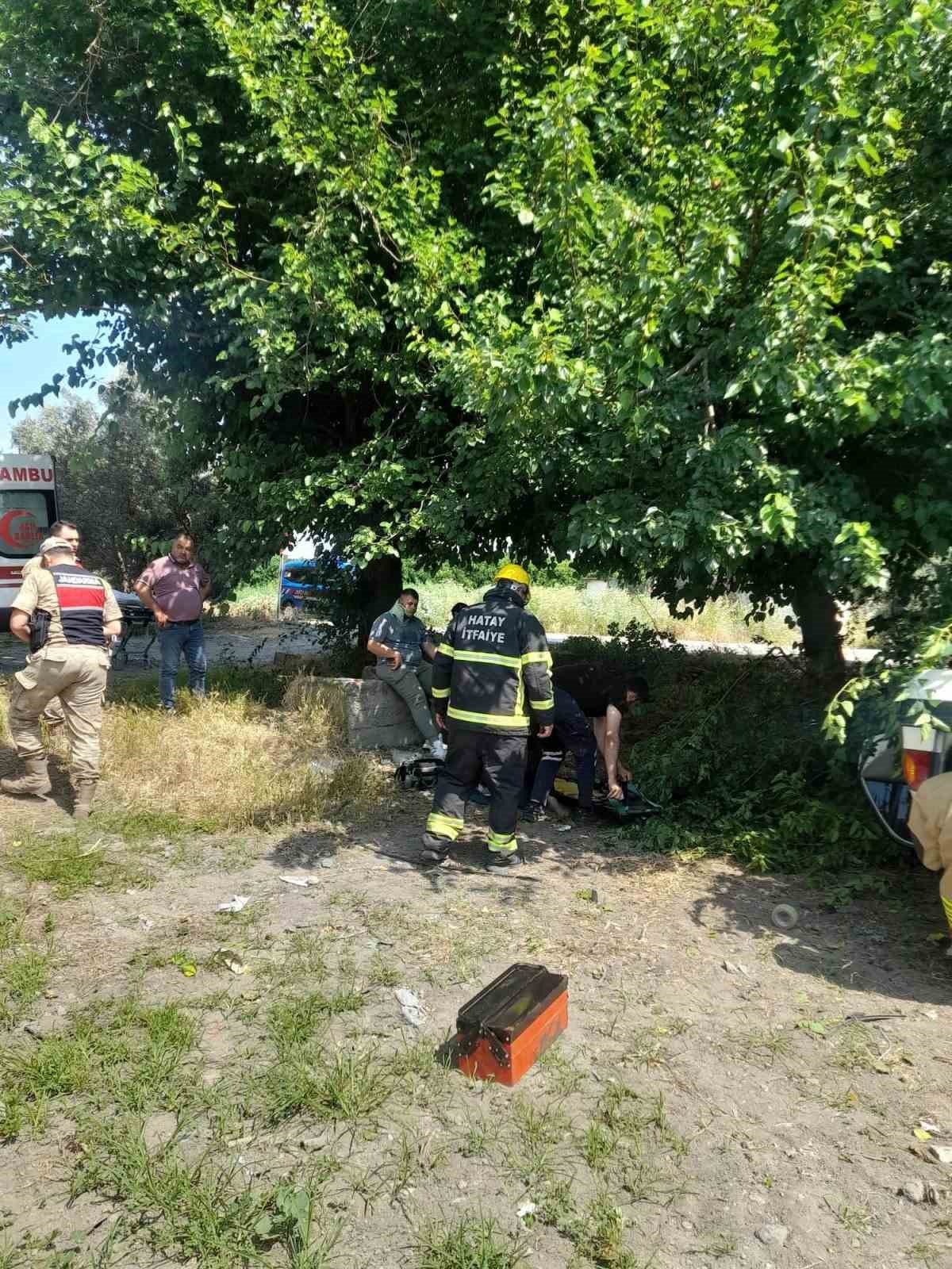Erzin’de otomobil takla attı: 3 yaralı