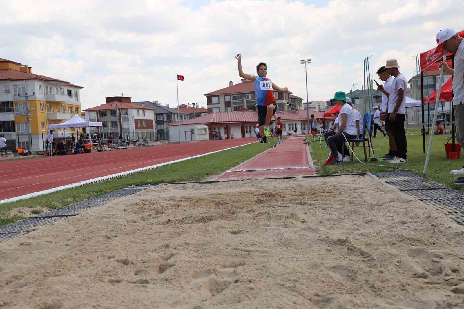 Naili Moran Yaş Grupları Atletizm Yarışmaları Kütahya’da tamamlandı