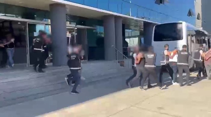 800 saatlik kamera g&ouml;r&uuml;nt&uuml;leri incelendi, evi kurşunlayanlar yakayı ele verdi