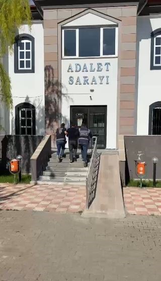 Firari h&uuml;k&uuml;ml&uuml; Sivas&rsquo;ta yakayı ele verdi
