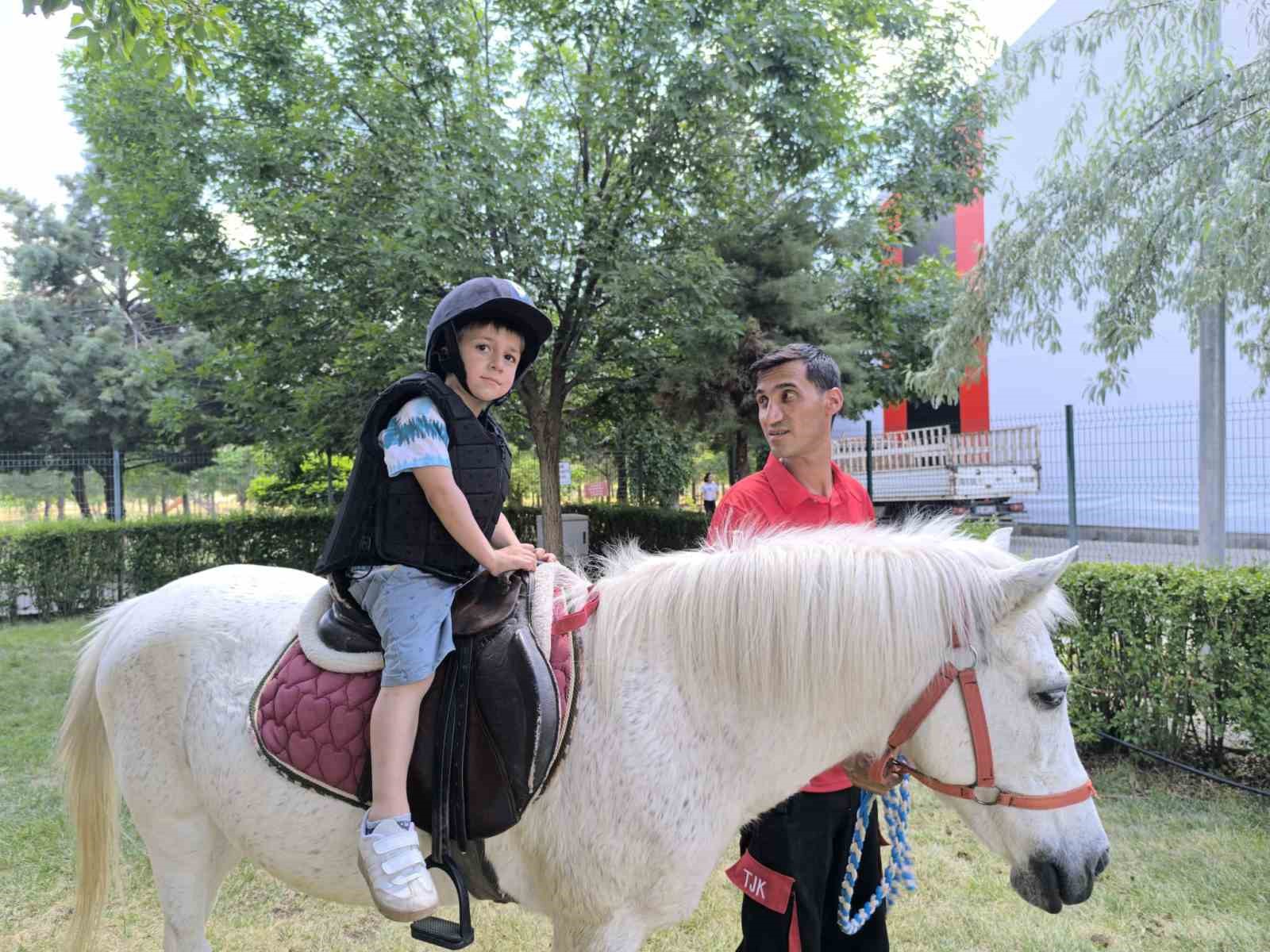 Öğrenciler aileleriyle birlikte piknik yaptı