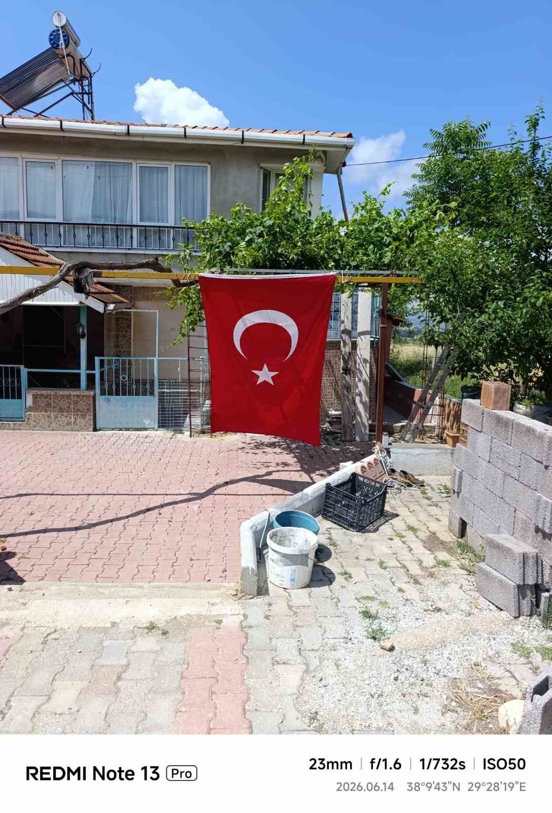 Şehit haberi Çal’ı yasa boğdu