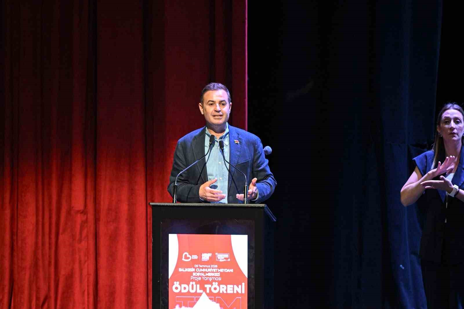 Cumhuriyet Meydanı Sosyal Merkezi Proje Yarışması&rsquo;nda &ouml;d&uuml;ller sahiplerini buldu
