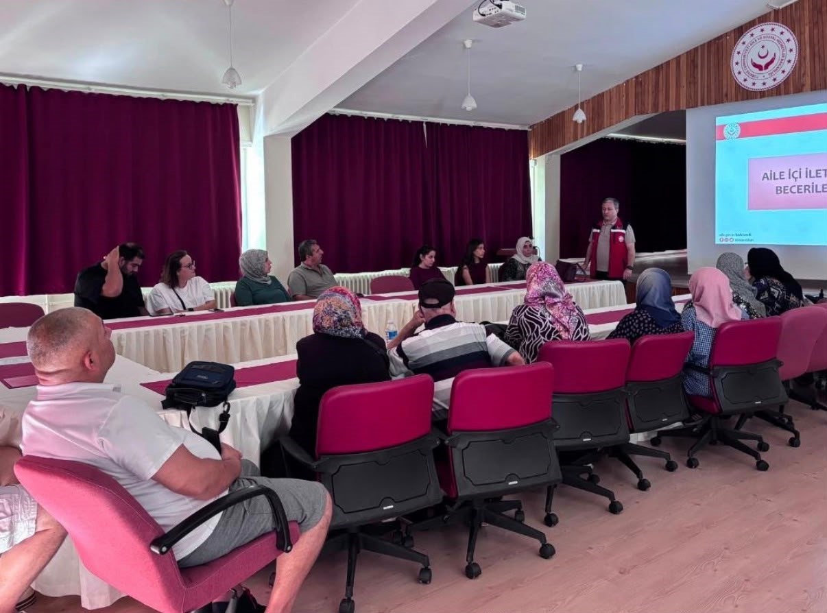 Kırklareli’nde ailelere yönelik Aile Yaşam Becerileri semineri düzenlendi