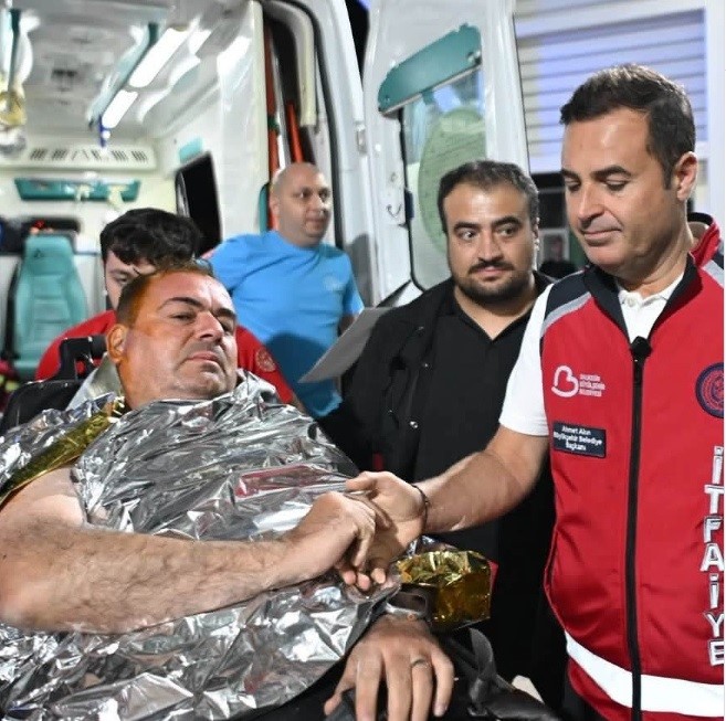 Yangında muhabiri ve İtfaiye Daire Başkanı yaralandı