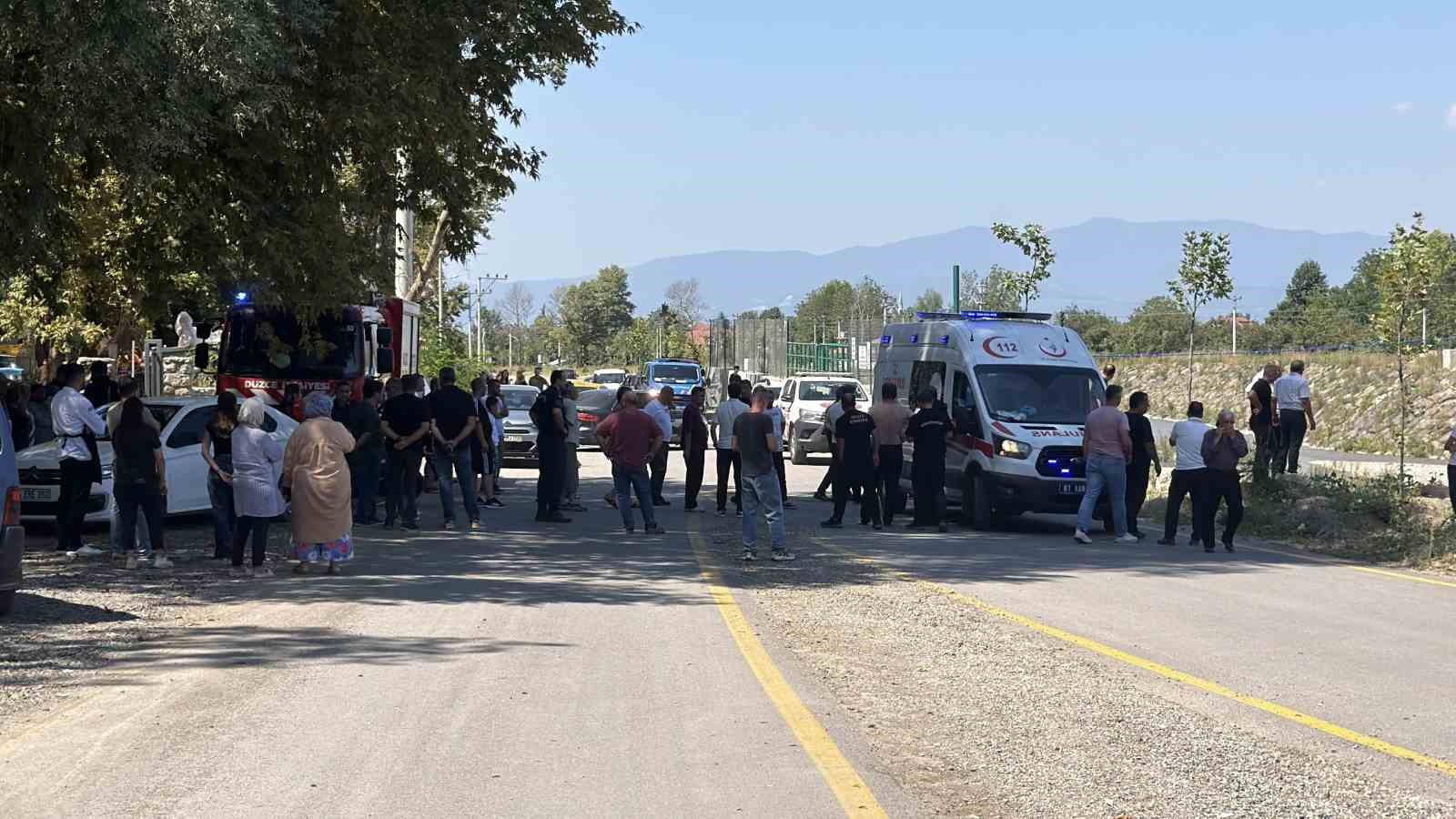 Serinlemek için suya giren çocuk, 20 dakikalık kalp masajıyla hayata döndü