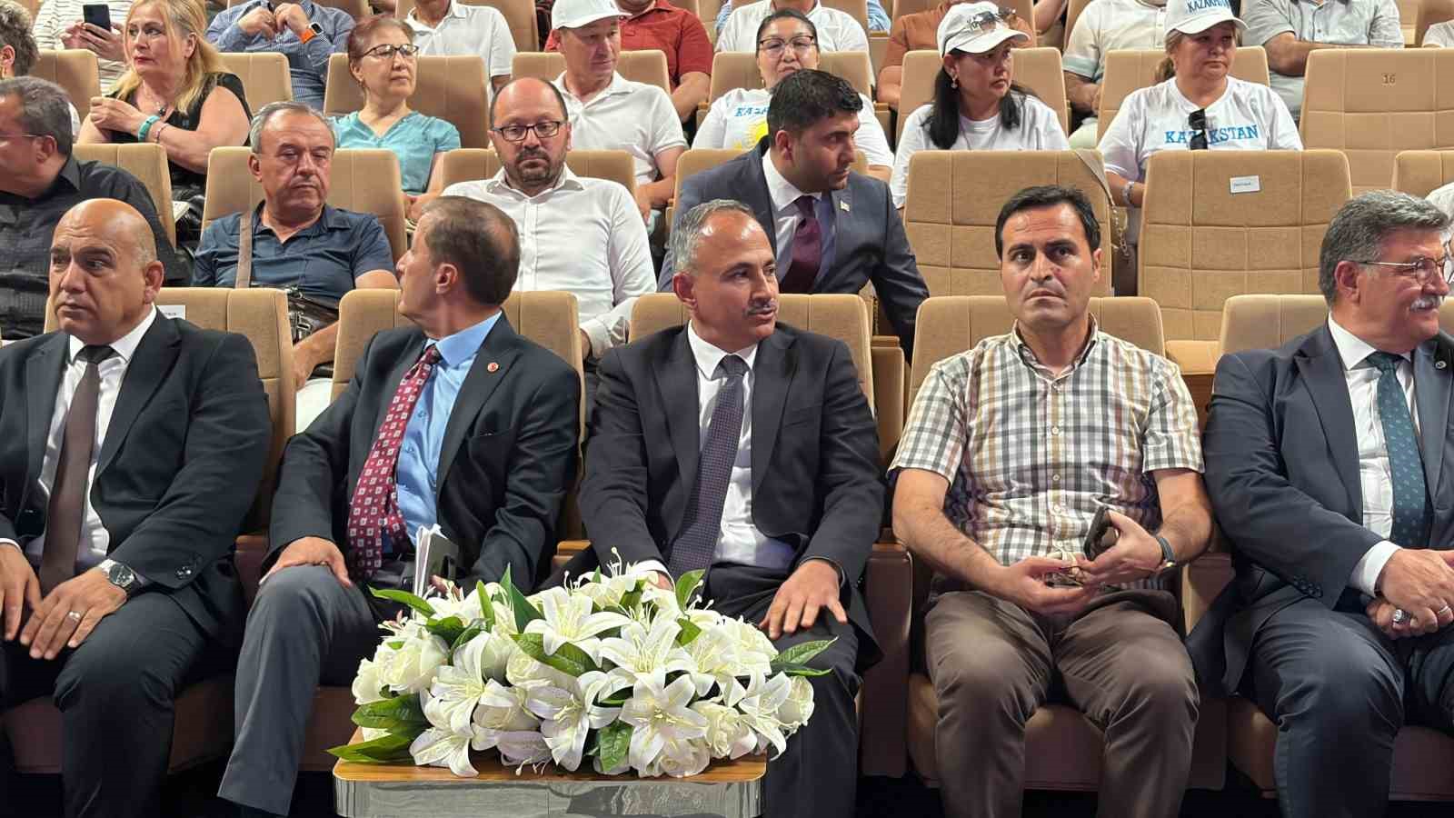T&uuml;rkiye-Kazakistan dostluğu halk oyunlarıyla sahneye taşındı