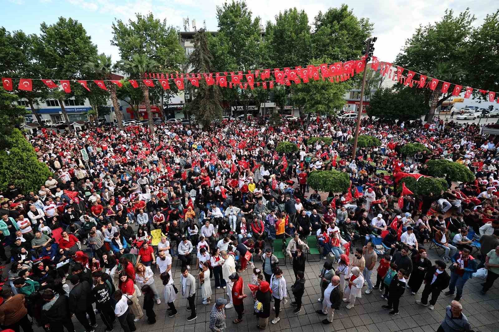 Milli heyecan iki noktada yaşanacak: Büyükşehir’den iki dev ekran