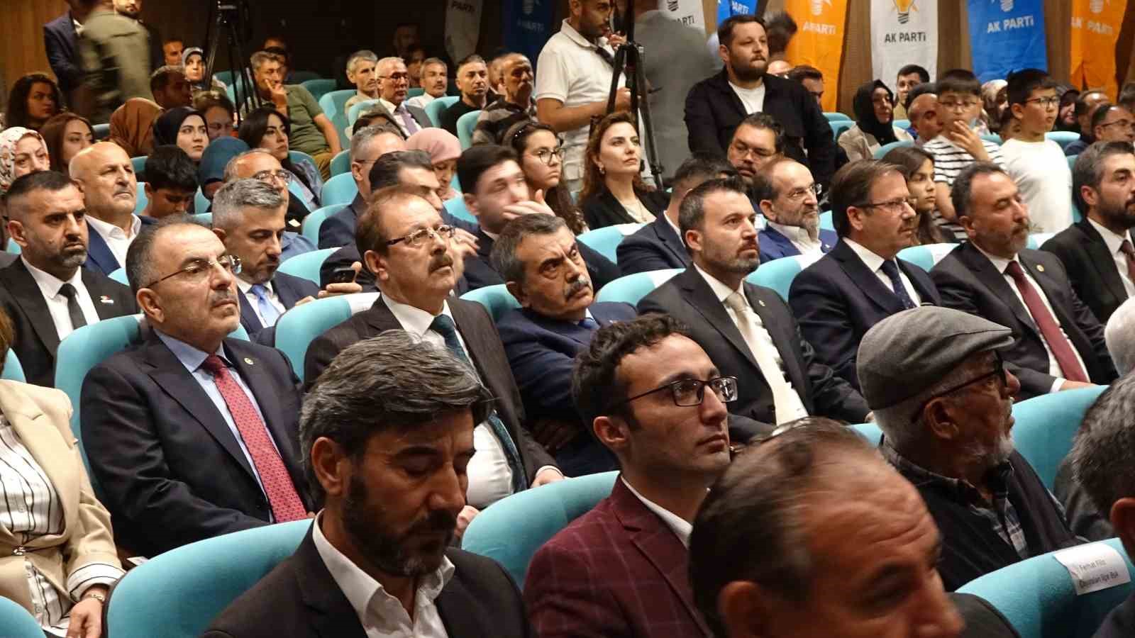 Milli Eğitim Bakanı Tekin: "Ekrem İmamoğlu Özgür Özel ilişkisini Tosun Paşa filmine benzetiyorum"