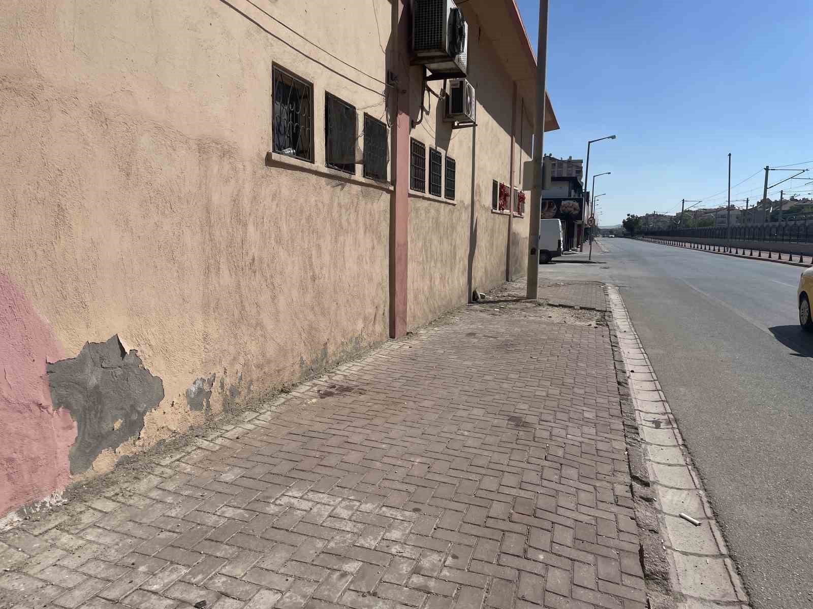 Tartıştığı kişiler tarafından bı&ccedil;aklanan 18 yaşındaki gen&ccedil; hayatını kaybetti