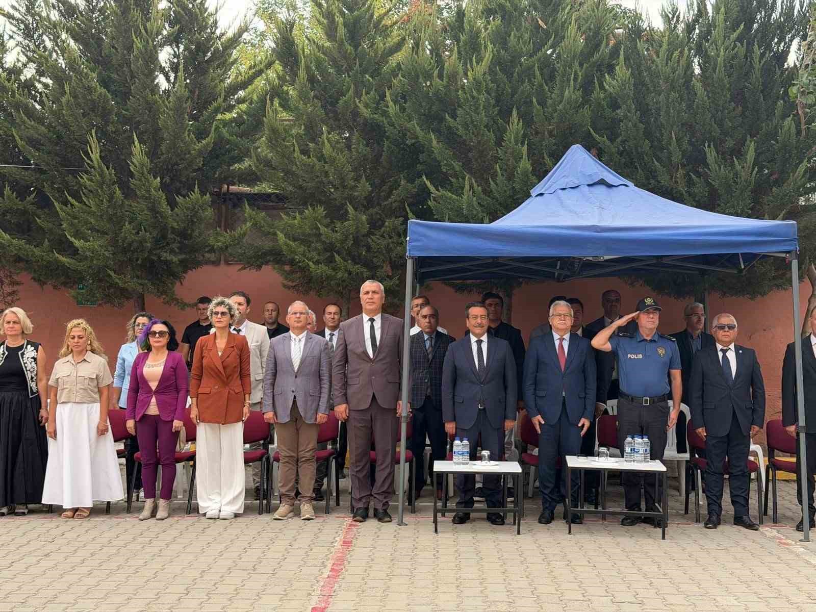 Burhaniye’de İlköğretim Haftası törenlerle kutlandı