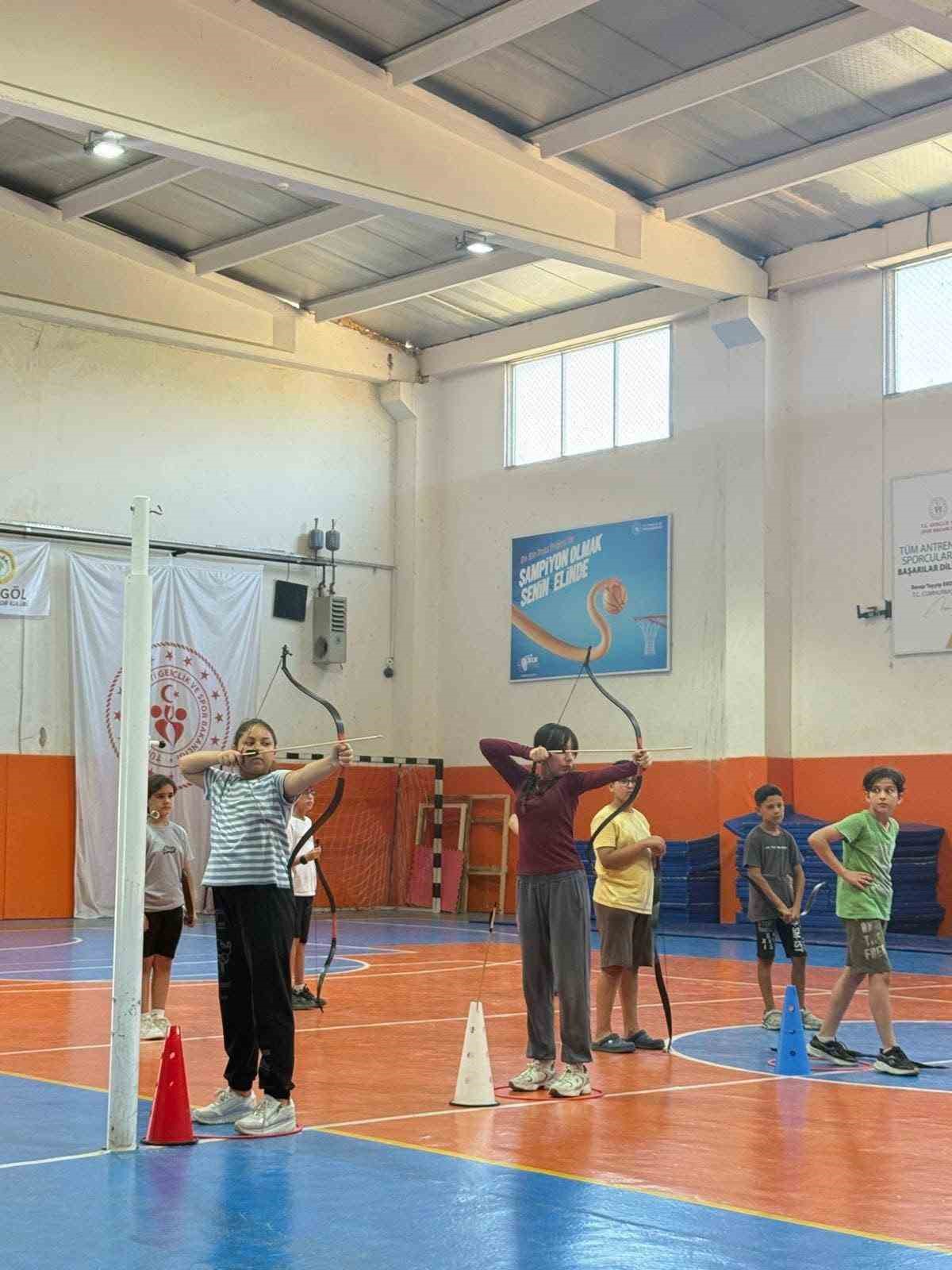 Sarıg&ouml;ll&uuml; ok&ccedil;ular hedefi şaşırmıyor