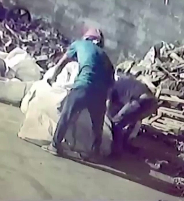 Yüzlerinde maskeyle gelip 250 bin TL’lik bakır çaldılar